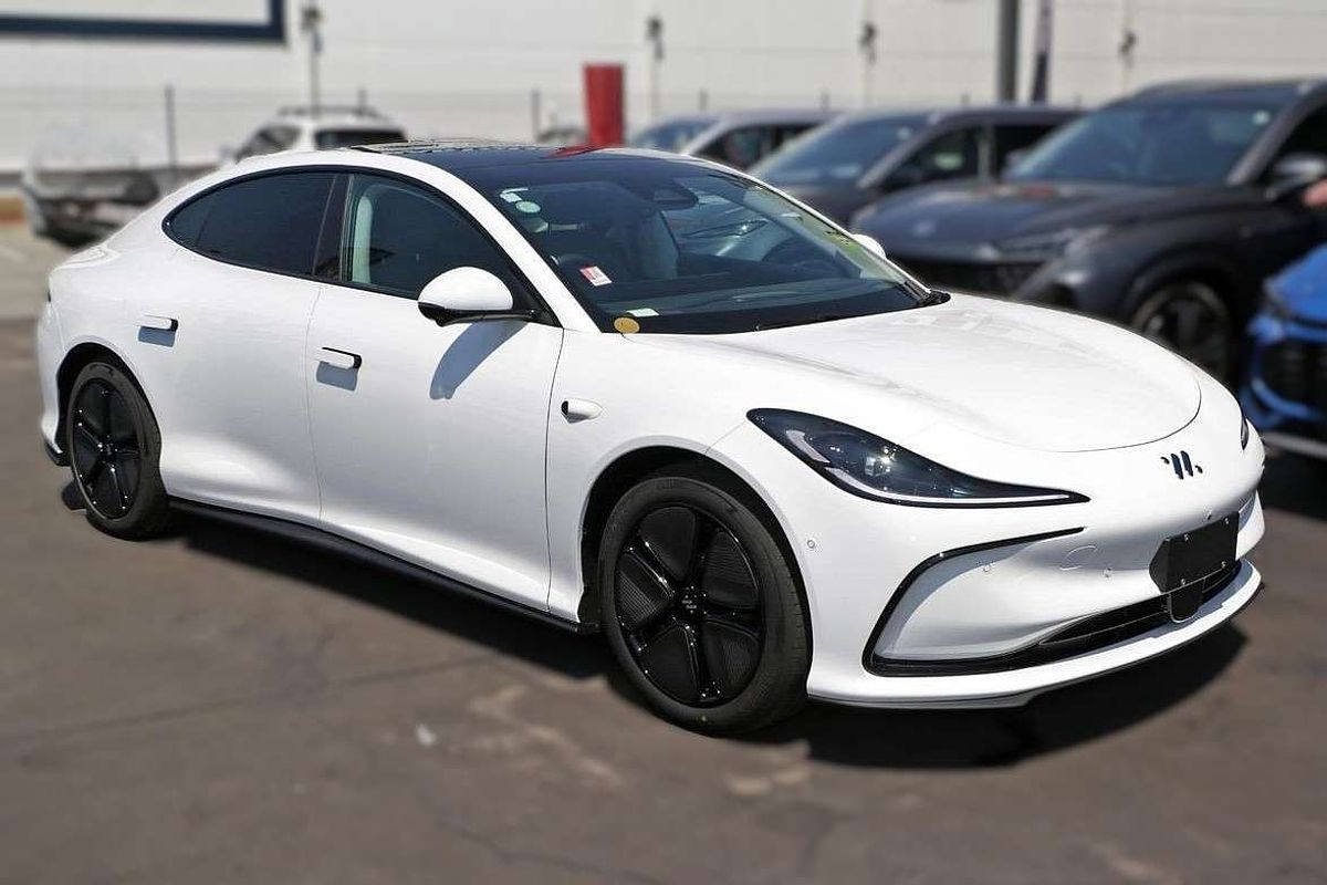 2025 MG IM5 Premium P12L