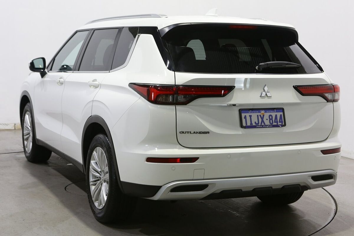 2024 Mitsubishi Outlander LS ZM