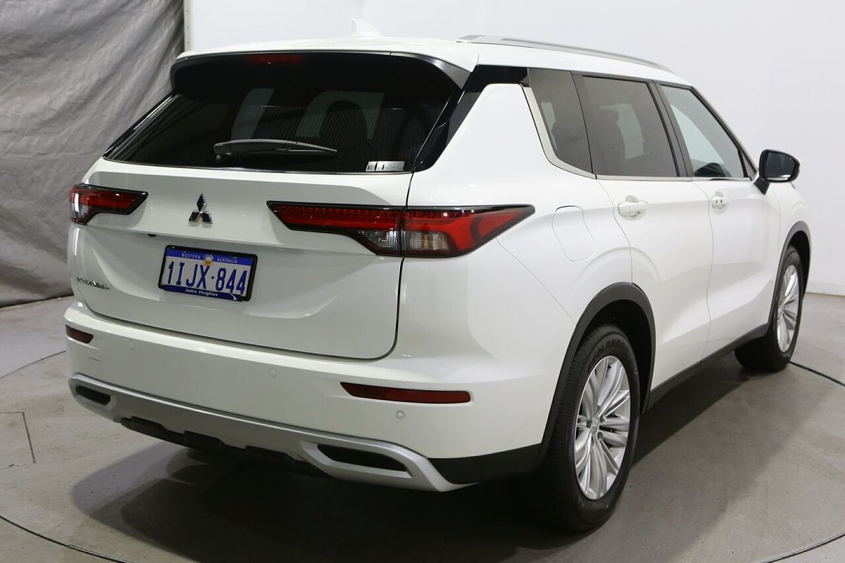 2024 Mitsubishi Outlander LS ZM