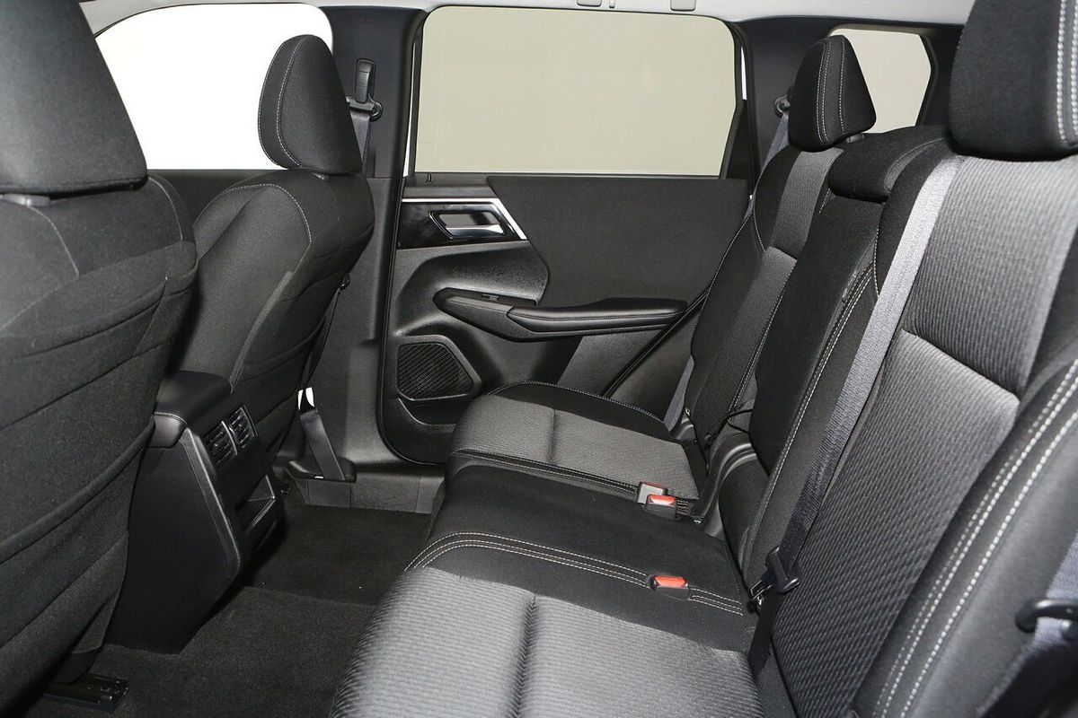 2024 Mitsubishi Outlander LS ZM