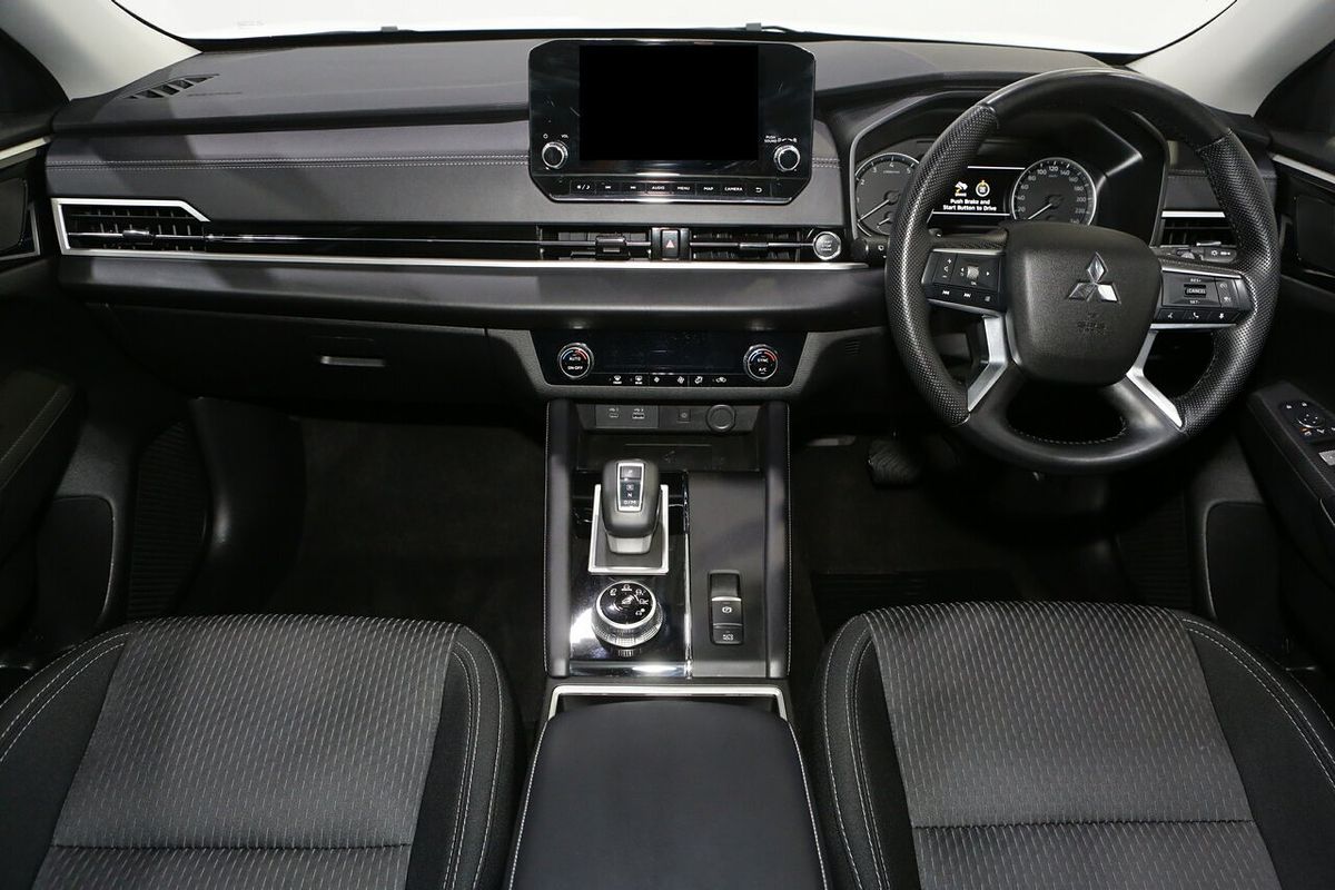 2024 Mitsubishi Outlander LS ZM