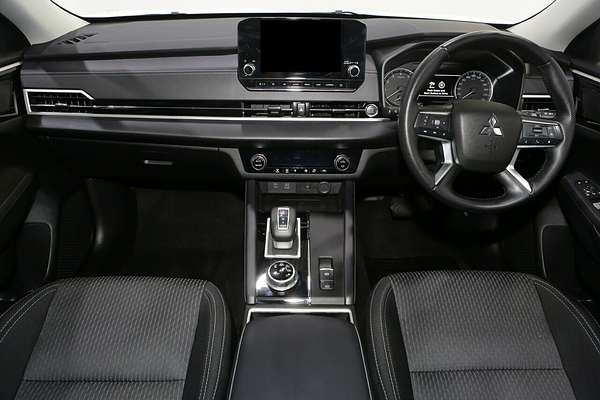 2024 Mitsubishi Outlander LS ZM