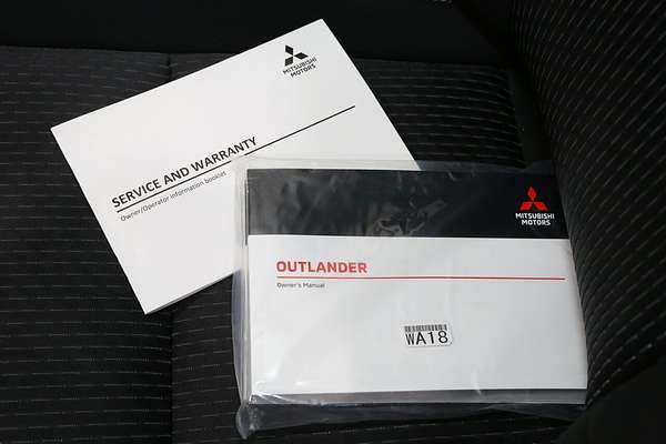 2024 Mitsubishi Outlander LS ZM