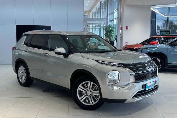 2024 Mitsubishi Outlander LS ZM