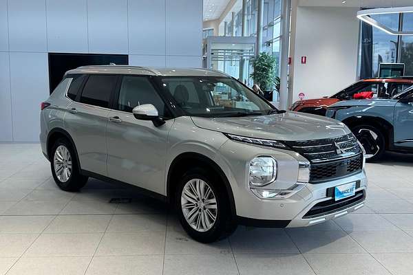 2024 Mitsubishi Outlander LS ZM