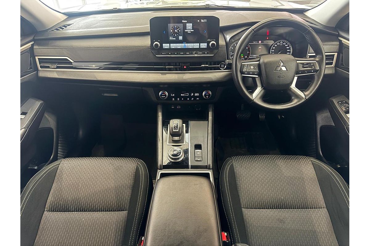 2024 Mitsubishi Outlander LS ZM