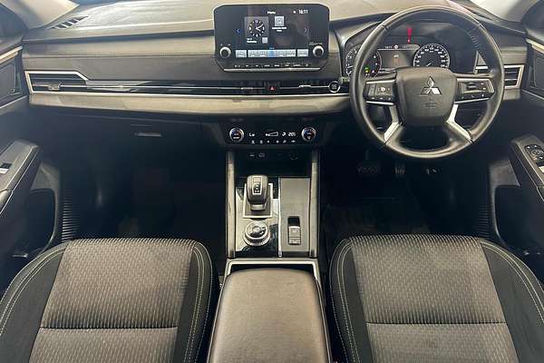 2024 Mitsubishi Outlander LS ZM