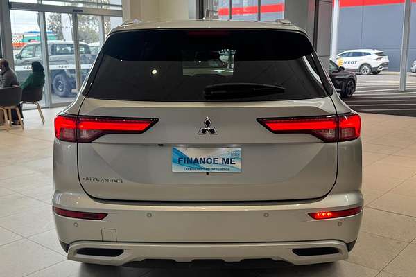 2024 Mitsubishi Outlander LS ZM