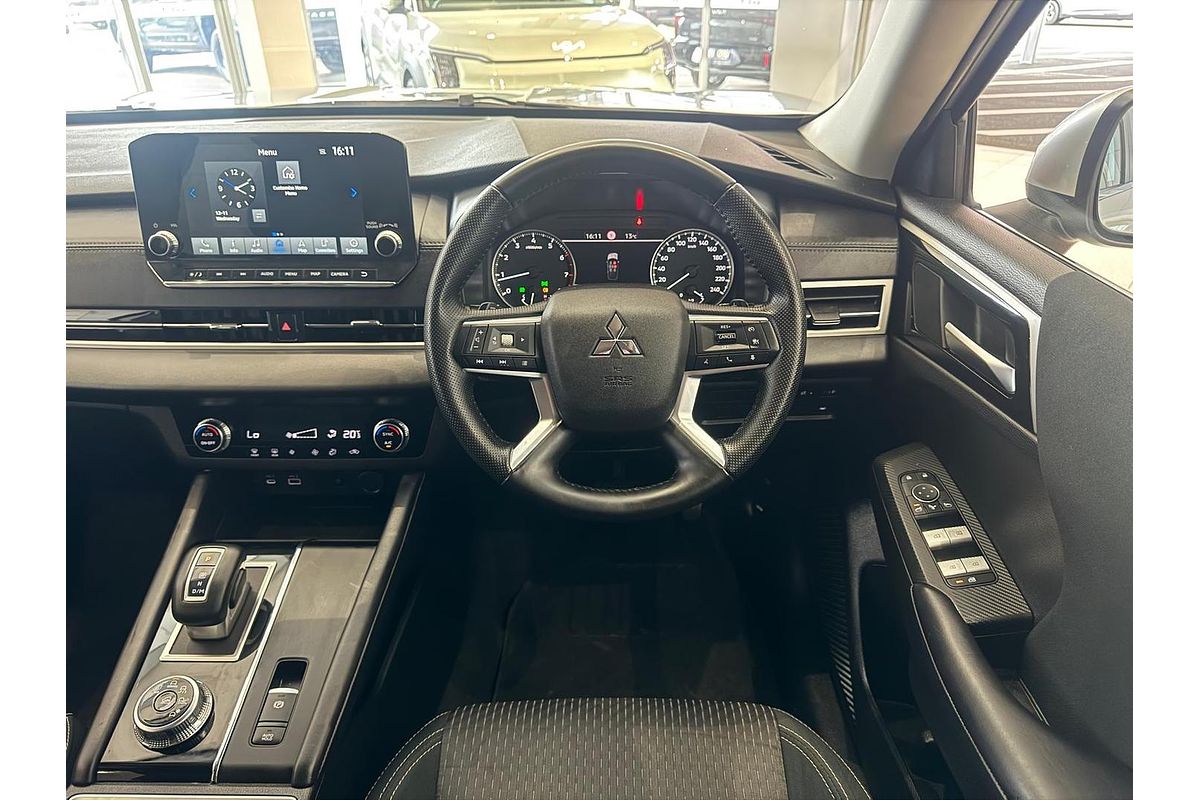 2024 Mitsubishi Outlander LS ZM