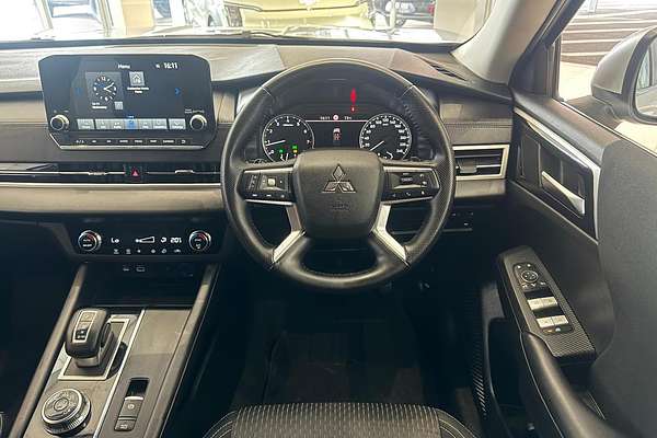 2024 Mitsubishi Outlander LS ZM