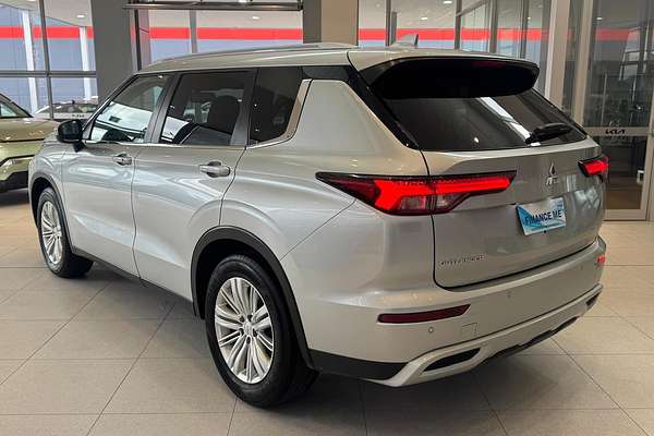 2024 Mitsubishi Outlander LS ZM