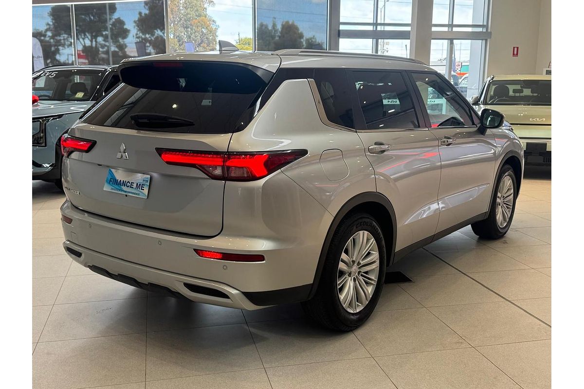 2024 Mitsubishi Outlander LS ZM