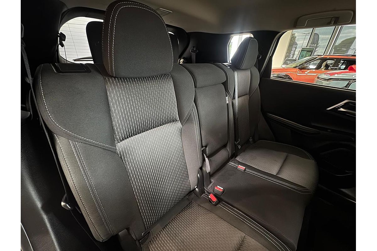 2024 Mitsubishi Outlander LS ZM