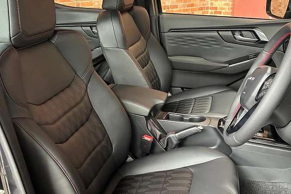 2025 Isuzu D-MAX X-TERRAIN 4X4