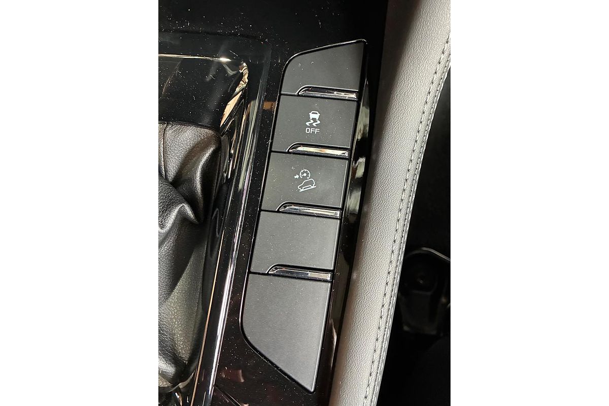 2025 Isuzu MU-X LS-T