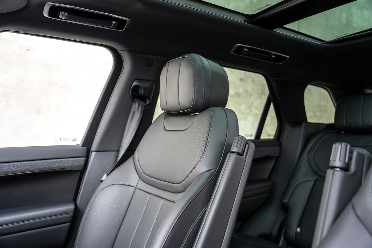 2025 Land Rover Range Rover Sport D250 Dynamic SE L461