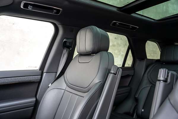 2025 Land Rover Range Rover Sport D250 Dynamic SE L461