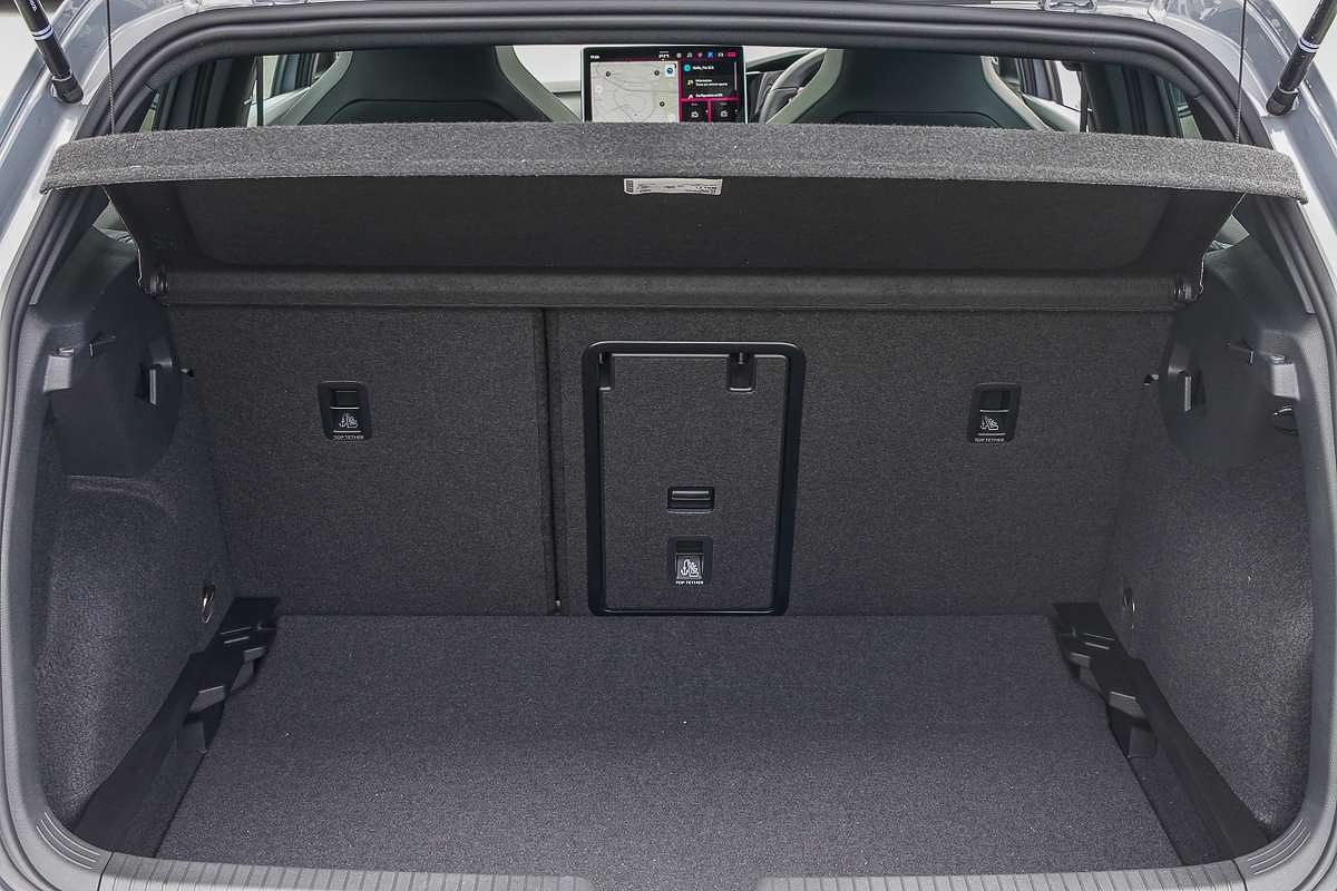 2025 Volkswagen Golf 110TSI R-Line 8.5