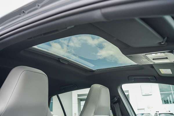 2025 Volkswagen Golf 110TSI R-Line 8.5