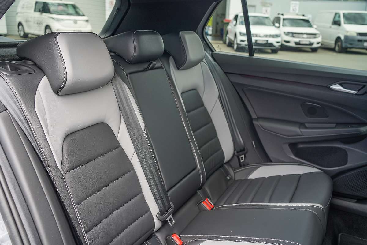 2025 Volkswagen Golf 110TSI R-Line 8.5