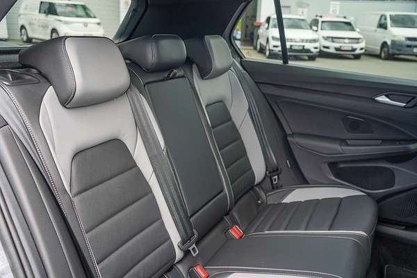 2025 Volkswagen Golf 110TSI R-Line 8.5