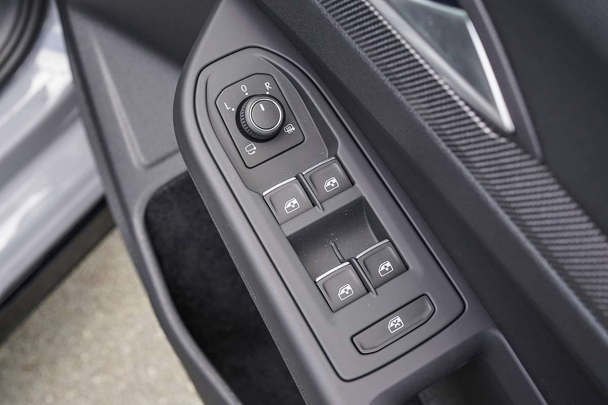 2025 Volkswagen Golf 110TSI R-Line 8.5