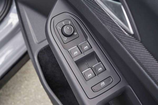 2025 Volkswagen Golf 110TSI R-Line 8.5