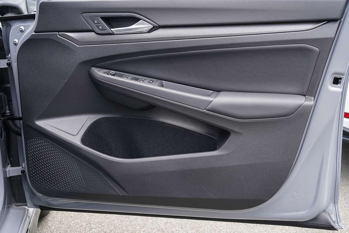 2025 Volkswagen Golf 110TSI R-Line 8.5