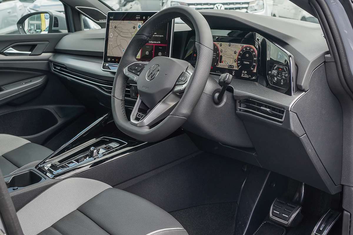 2025 Volkswagen Golf 110TSI R-Line 8.5