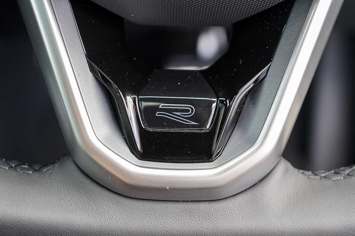 2025 Volkswagen Golf 110TSI R-Line 8.5