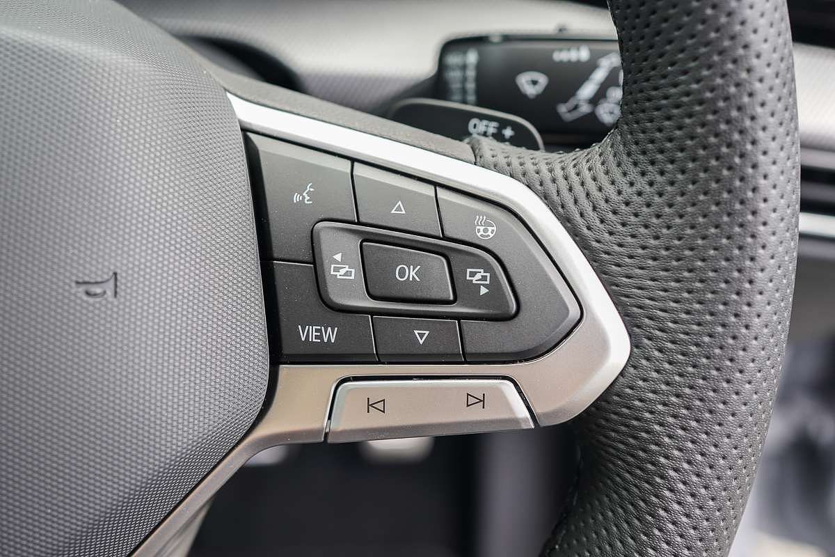 2025 Volkswagen Golf 110TSI R-Line 8.5