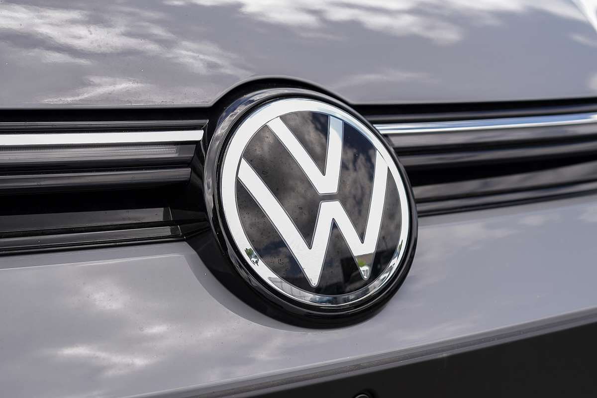 2025 Volkswagen Golf 110TSI R-Line 8.5