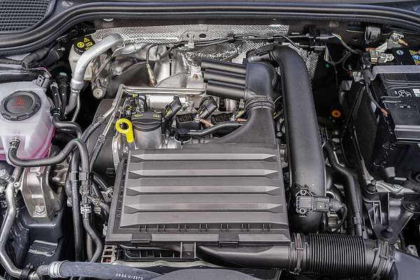 2025 Volkswagen Golf 110TSI R-Line 8.5