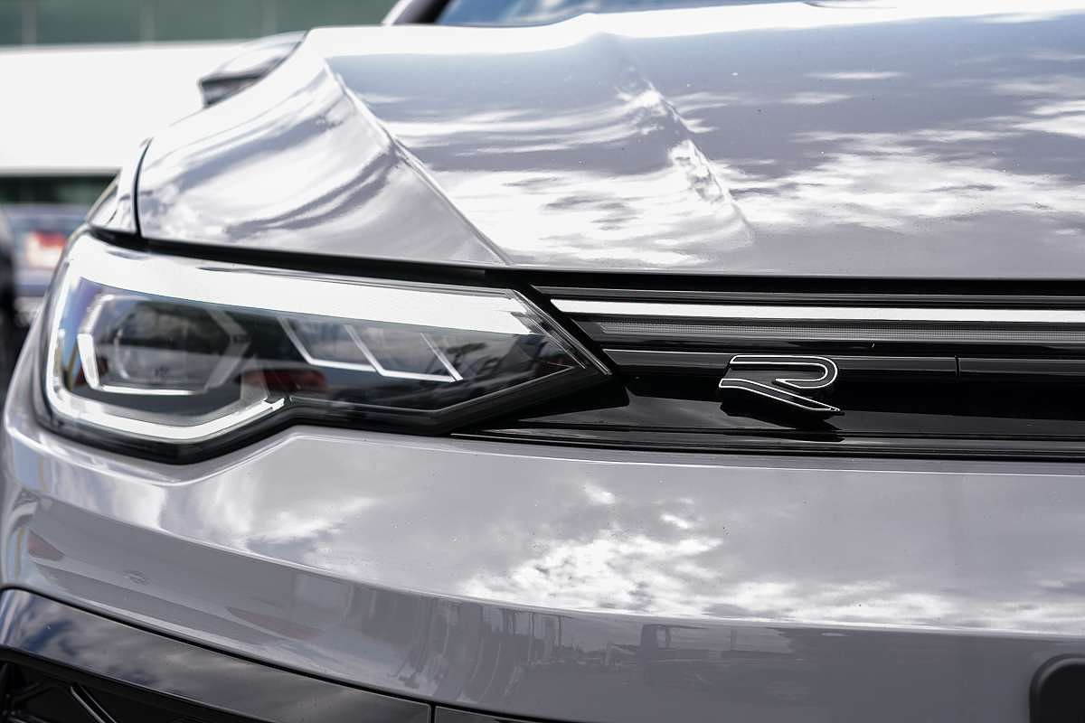 2025 Volkswagen Golf 110TSI R-Line 8.5