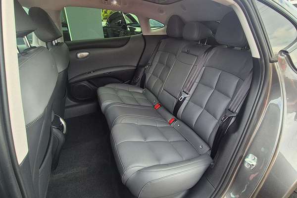 2025 MG IM5 Platinum P12L