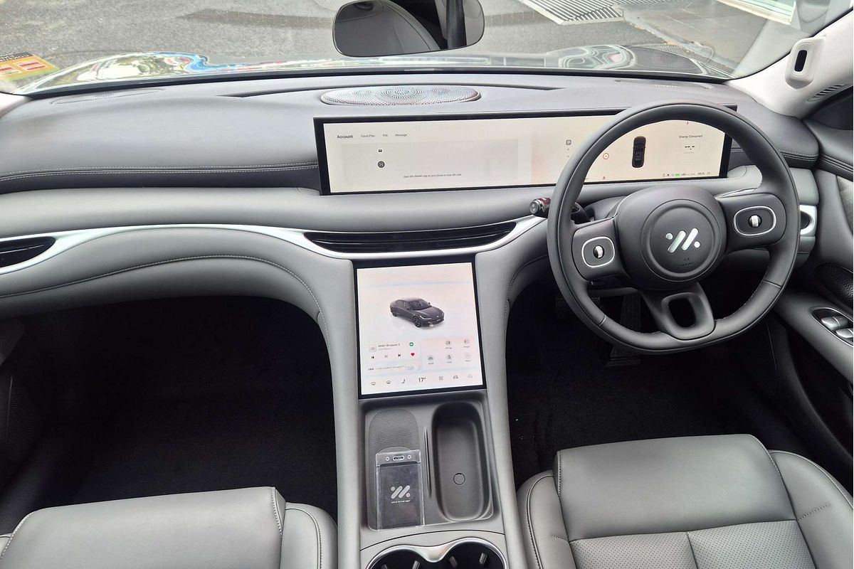 2025 MG IM5 Platinum P12L