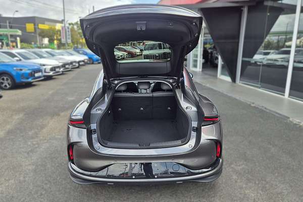 2025 MG IM5 Platinum P12L