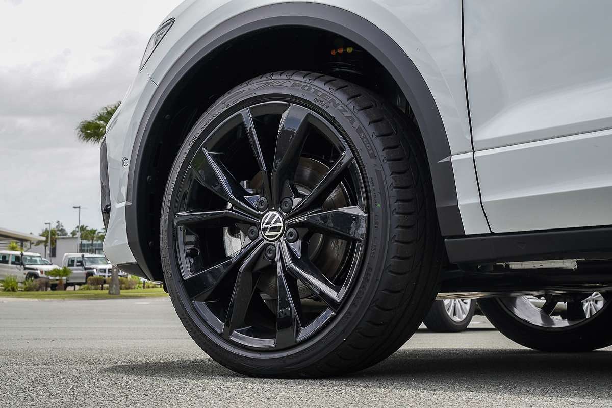 2025 Volkswagen T-Roc 140TSI R-Line D11