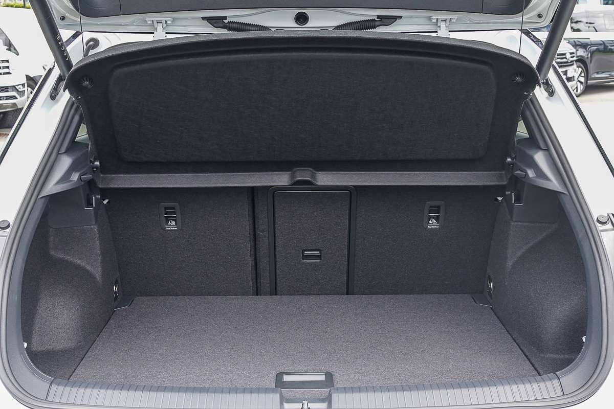 2025 Volkswagen T-Roc 140TSI R-Line D11