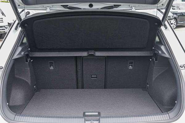 2025 Volkswagen T-Roc 140TSI R-Line D11