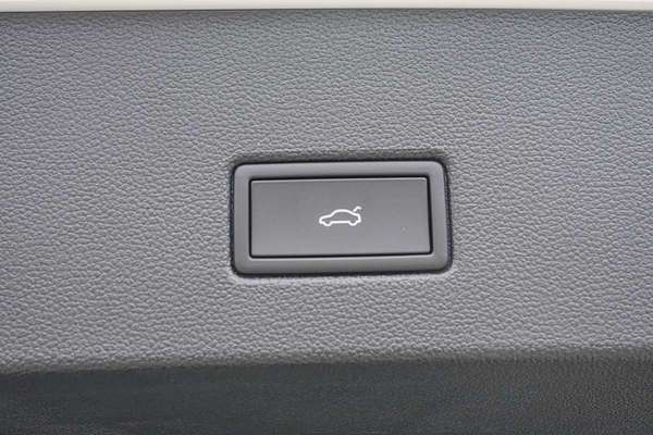 2025 Volkswagen T-Roc 140TSI R-Line D11