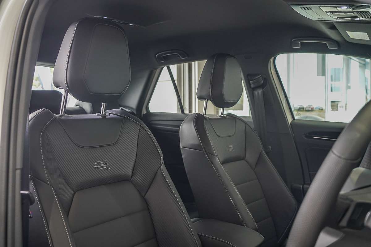 2025 Volkswagen T-Roc 140TSI R-Line D11