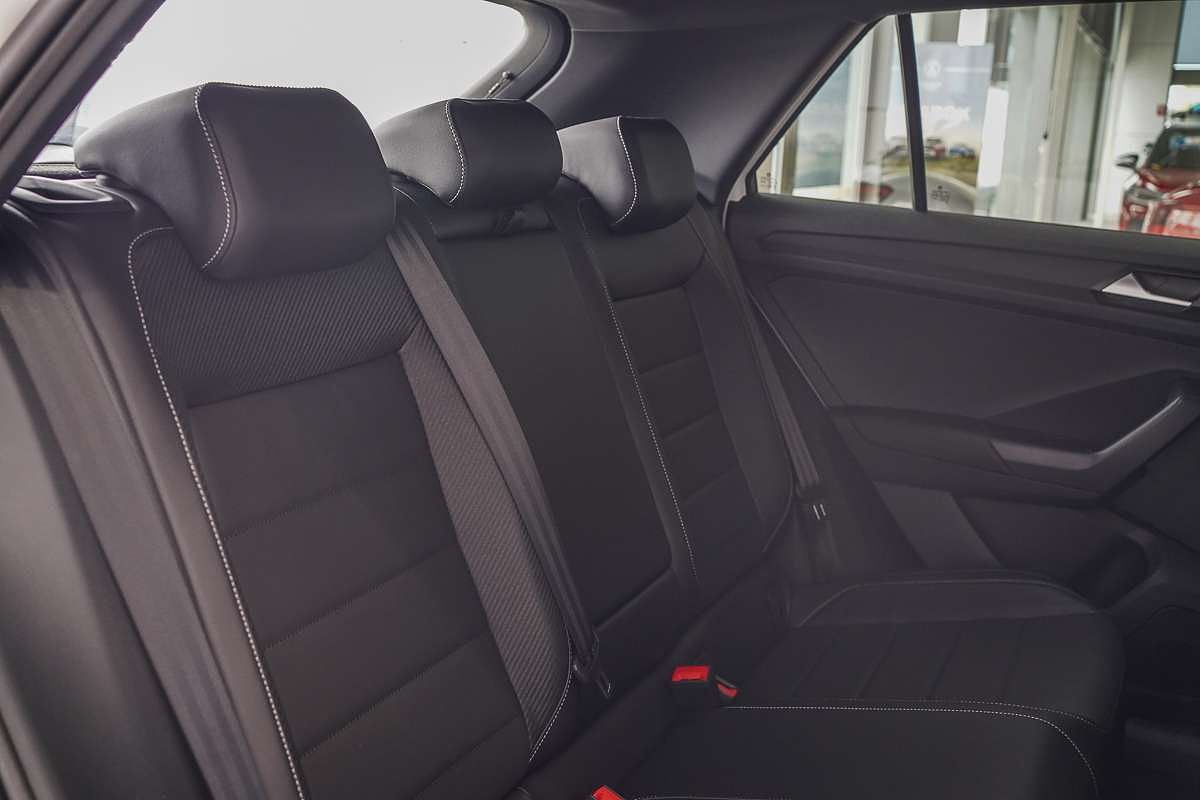 2025 Volkswagen T-Roc 140TSI R-Line D11