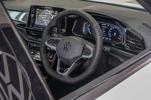 2025 Volkswagen T-Roc 140TSI R-Line D11