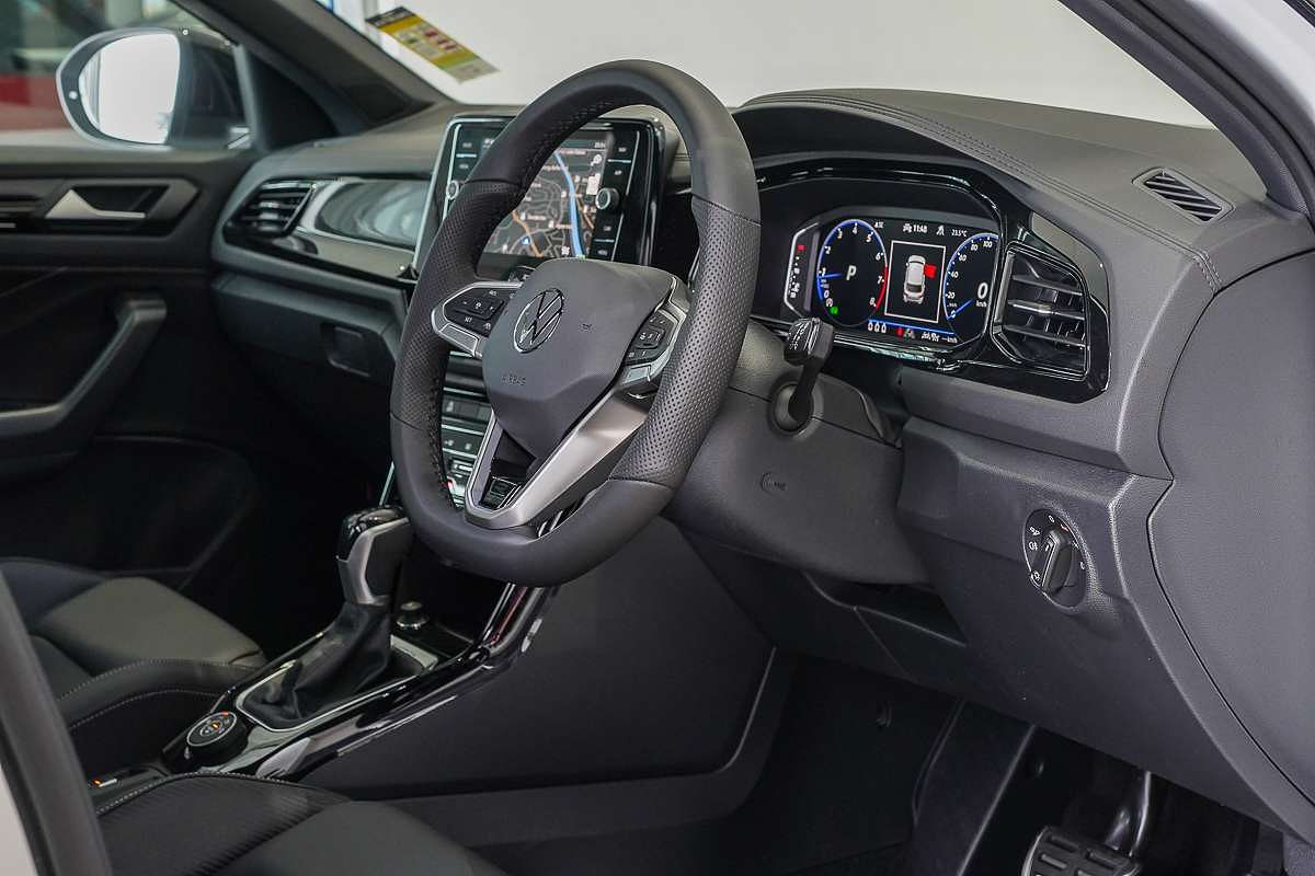 2025 Volkswagen T-Roc 140TSI R-Line D11