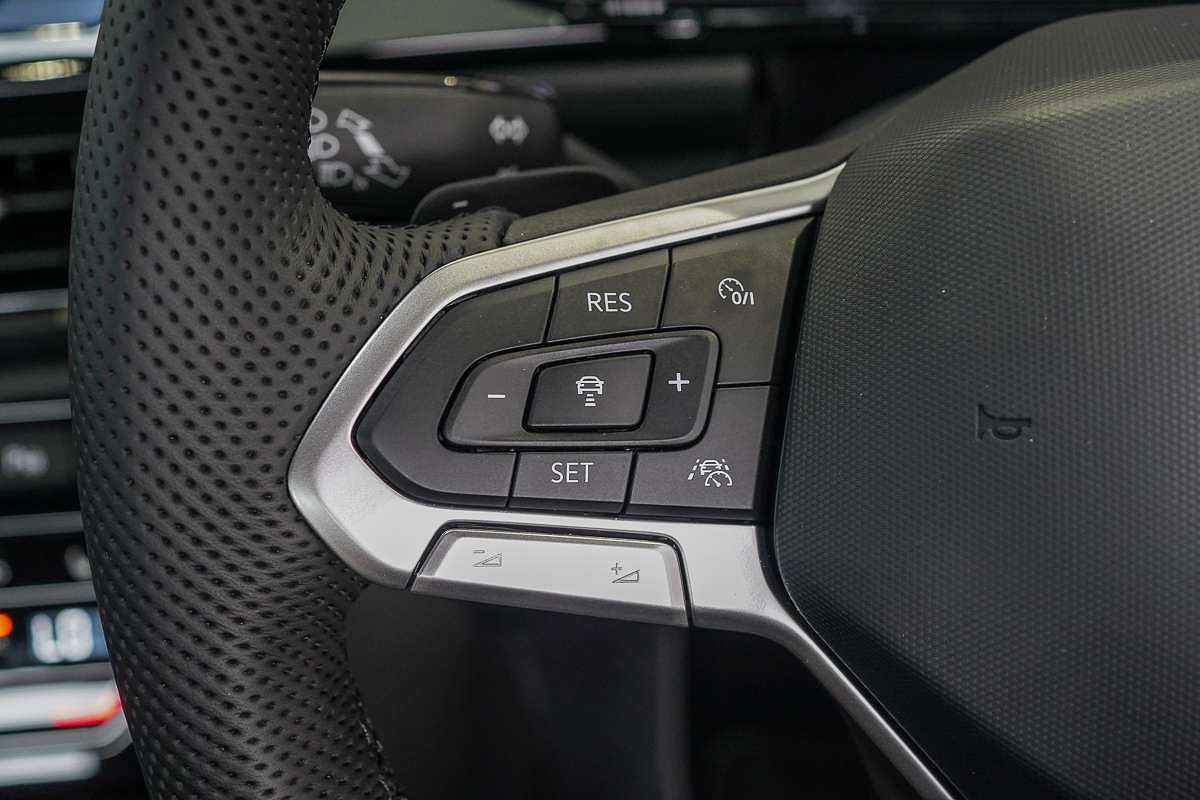 2025 Volkswagen T-Roc 140TSI R-Line D11