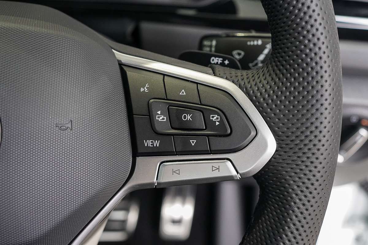 2025 Volkswagen T-Roc 140TSI R-Line D11