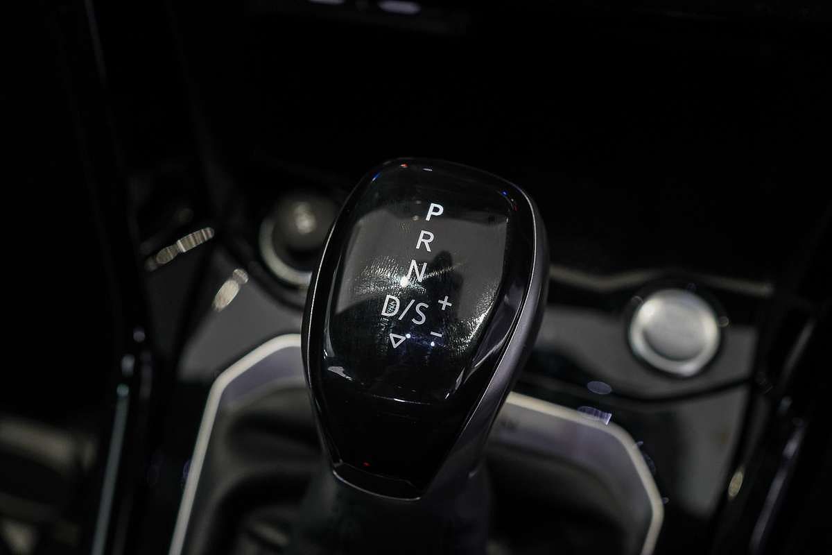 2025 Volkswagen T-Roc 140TSI R-Line D11