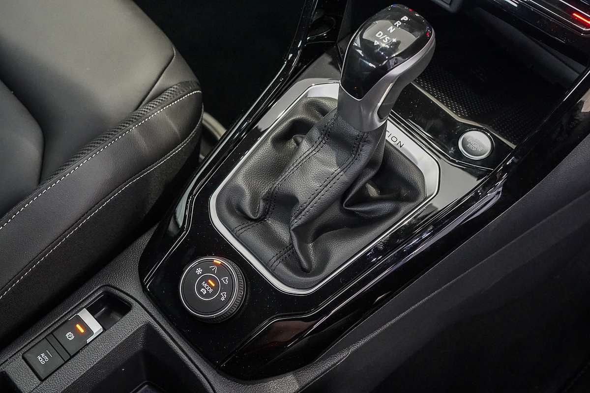 2025 Volkswagen T-Roc 140TSI R-Line D11