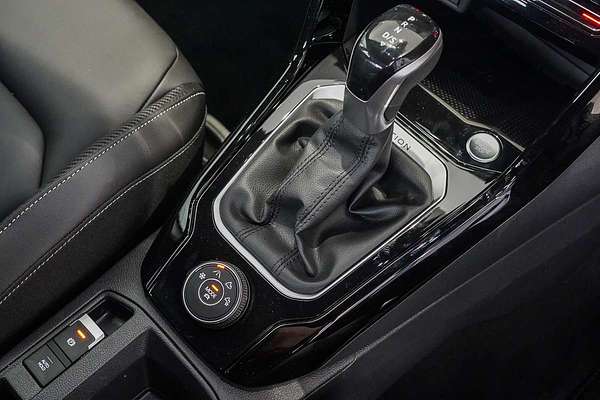 2025 Volkswagen T-Roc 140TSI R-Line D11